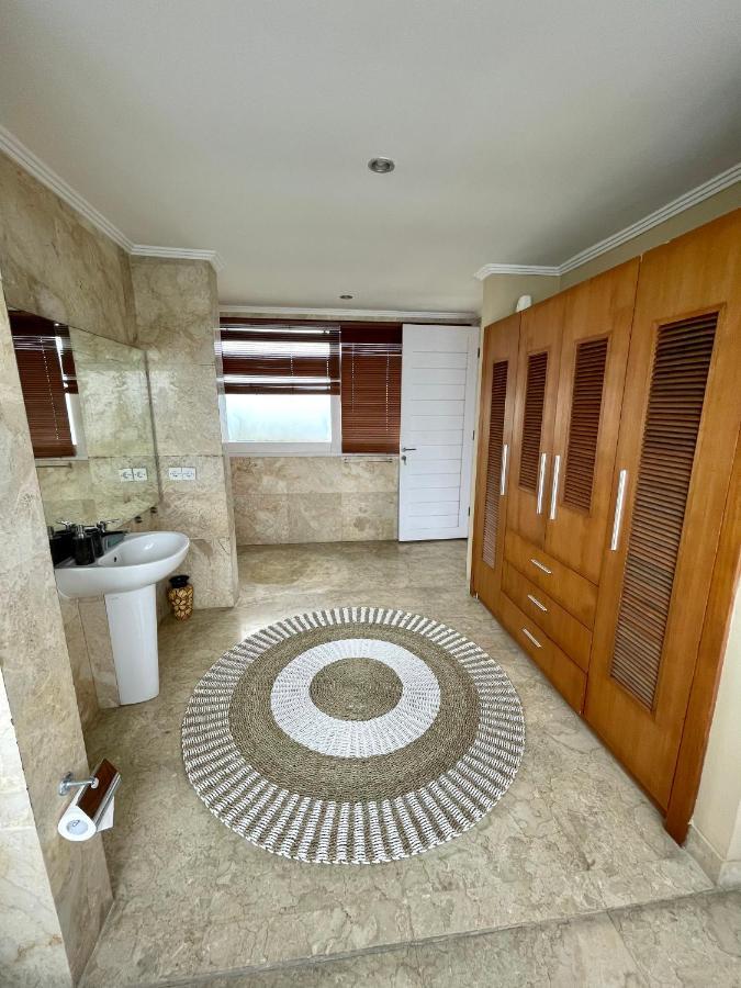 Private Suite In A Kids Friendly Big Shared Villa In Canggu Экстерьер фото